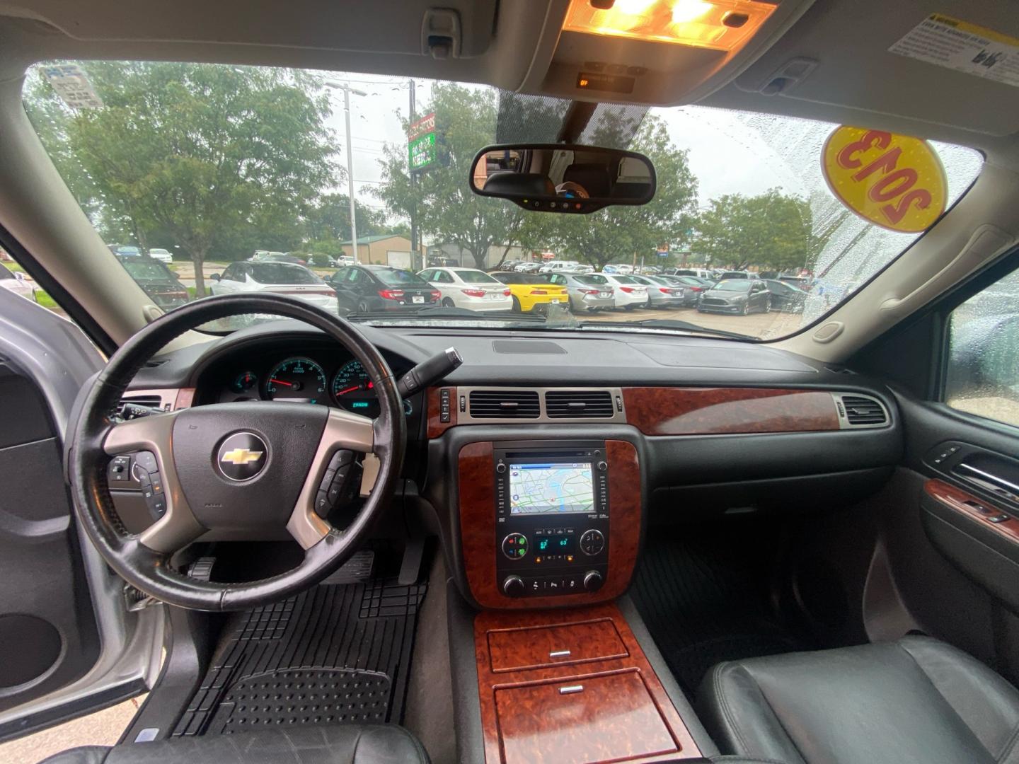 2013 SILVER CHEVROLET TAHOE 1500 LTZ (1GNSKCE08DR) with an 5.3L engine, Automatic transmission, located at 908 SE 14th Street, Des Moines, IA, 50317, (515) 281-0330, 41.580303, -93.597046- Photo#21