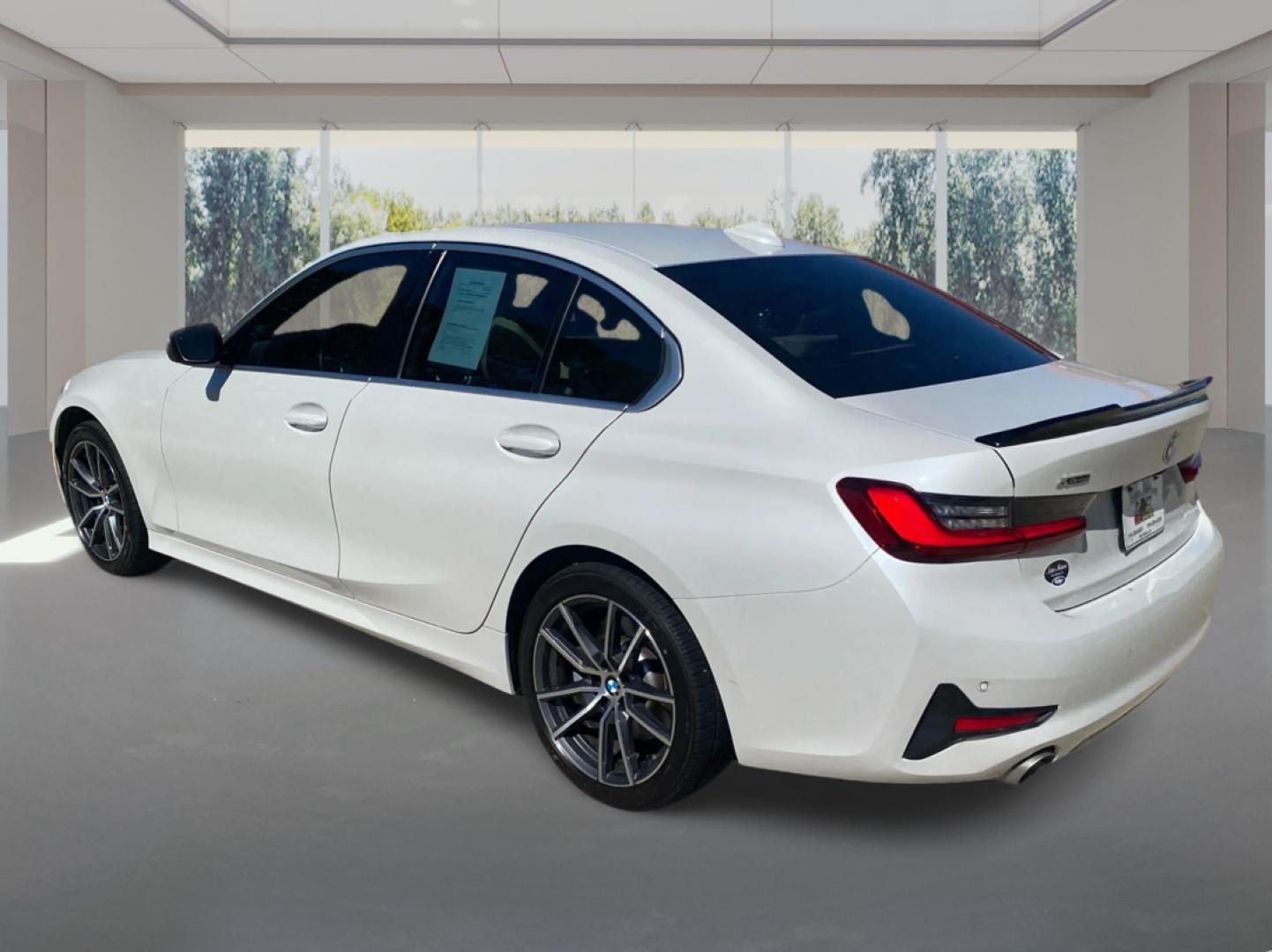 2022 WHITE BMW 330XI (3MW5R7J03N8) with an 2.0L engine, Automatic transmission, located at 908 SE 14th Street, Des Moines, IA, 50317, (515) 281-0330, 41.580303, -93.597046- Photo#4
