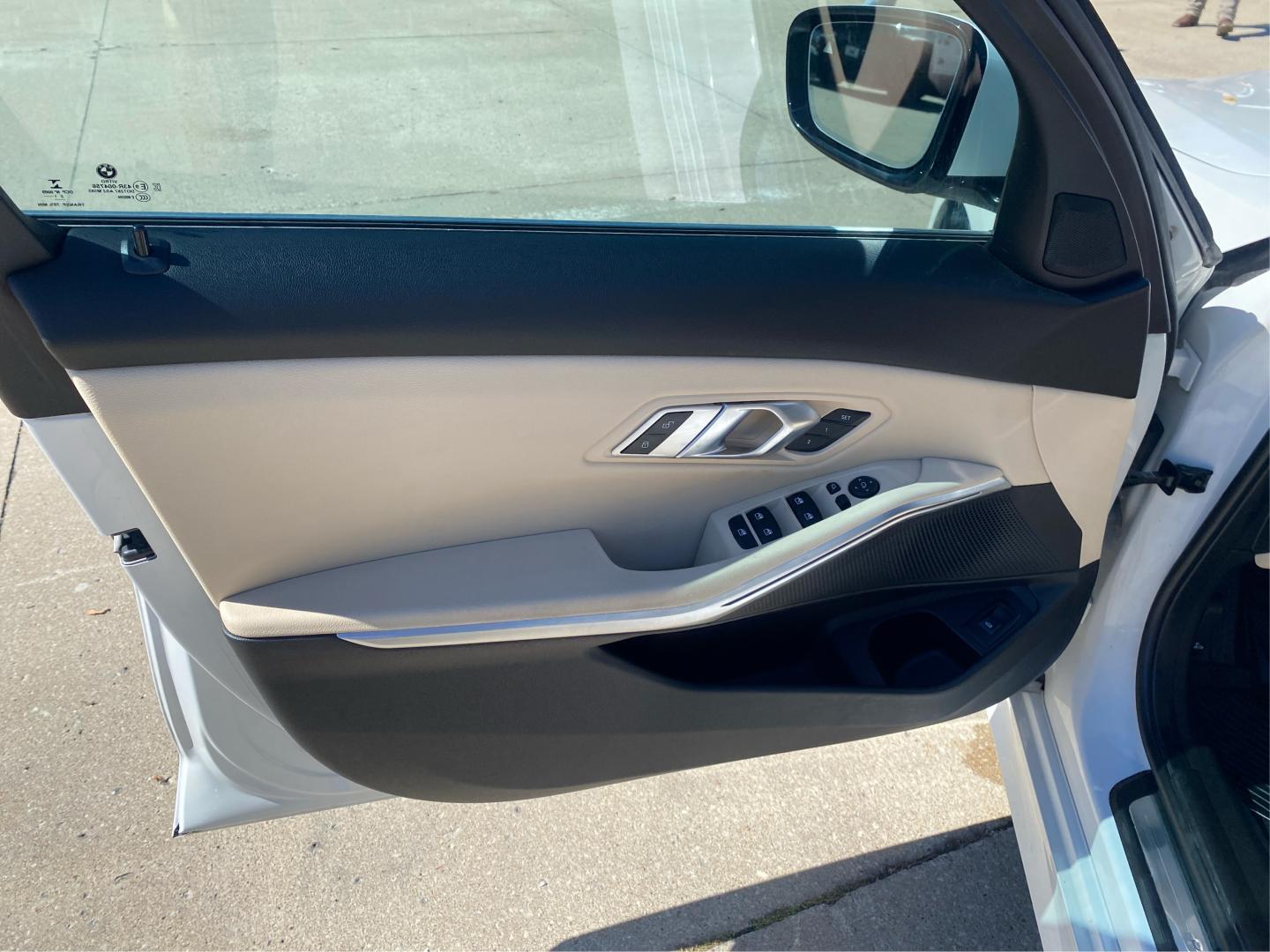 2022 WHITE BMW 330XI (3MW5R7J03N8) with an 2.0L engine, Automatic transmission, located at 908 SE 14th Street, Des Moines, IA, 50317, (515) 281-0330, 41.580303, -93.597046- Photo#19