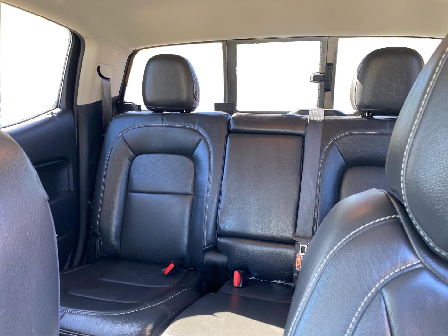 2018 WHITE CHEVROLET COLORADO LT (1GCGTCENXJ1) with an 3.6L engine, Automatic transmission, located at 908 SE 14th Street, Des Moines, IA, 50317, (515) 281-0330, 41.580303, -93.597046- Photo#13