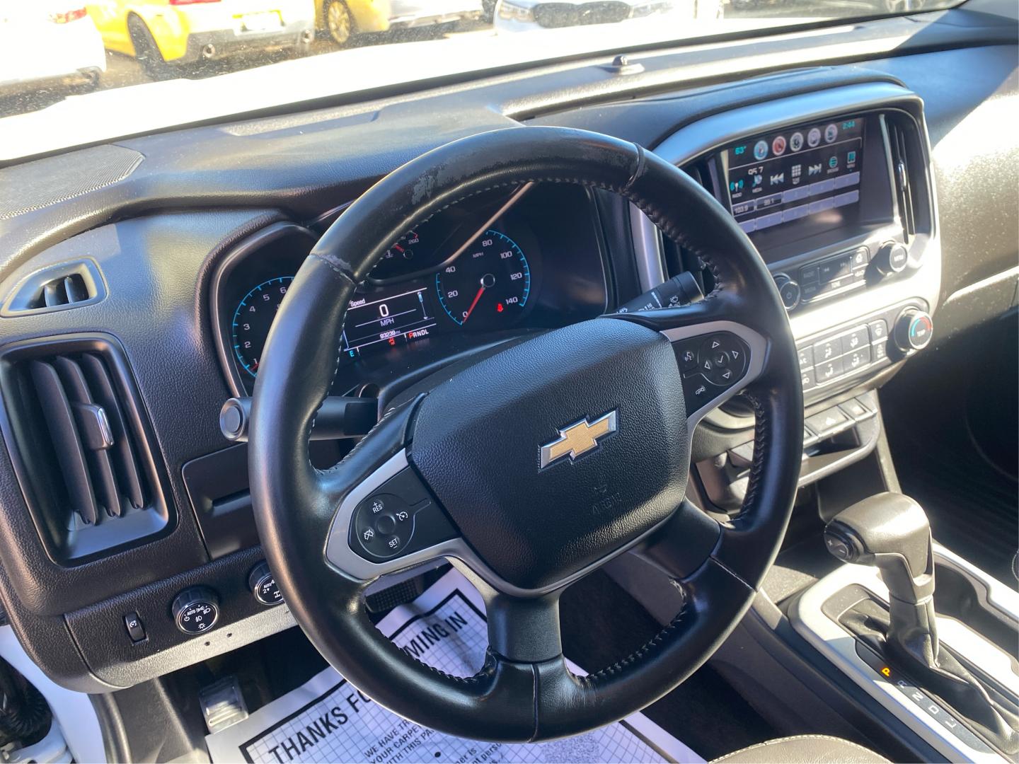 2018 WHITE CHEVROLET COLORADO LT (1GCGTCENXJ1) with an 3.6L engine, Automatic transmission, located at 908 SE 14th Street, Des Moines, IA, 50317, (515) 281-0330, 41.580303, -93.597046- Photo#15