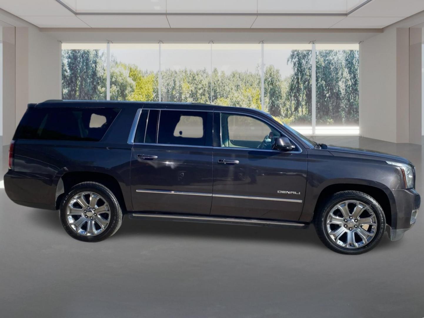 2016 BLACK GMC YUKON XL DENALI (1GKS2HKJ2GR) with an 6.2L engine, Automatic transmission, located at 908 SE 14th Street, Des Moines, IA, 50317, (515) 281-0330, 41.580303, -93.597046- Photo#1