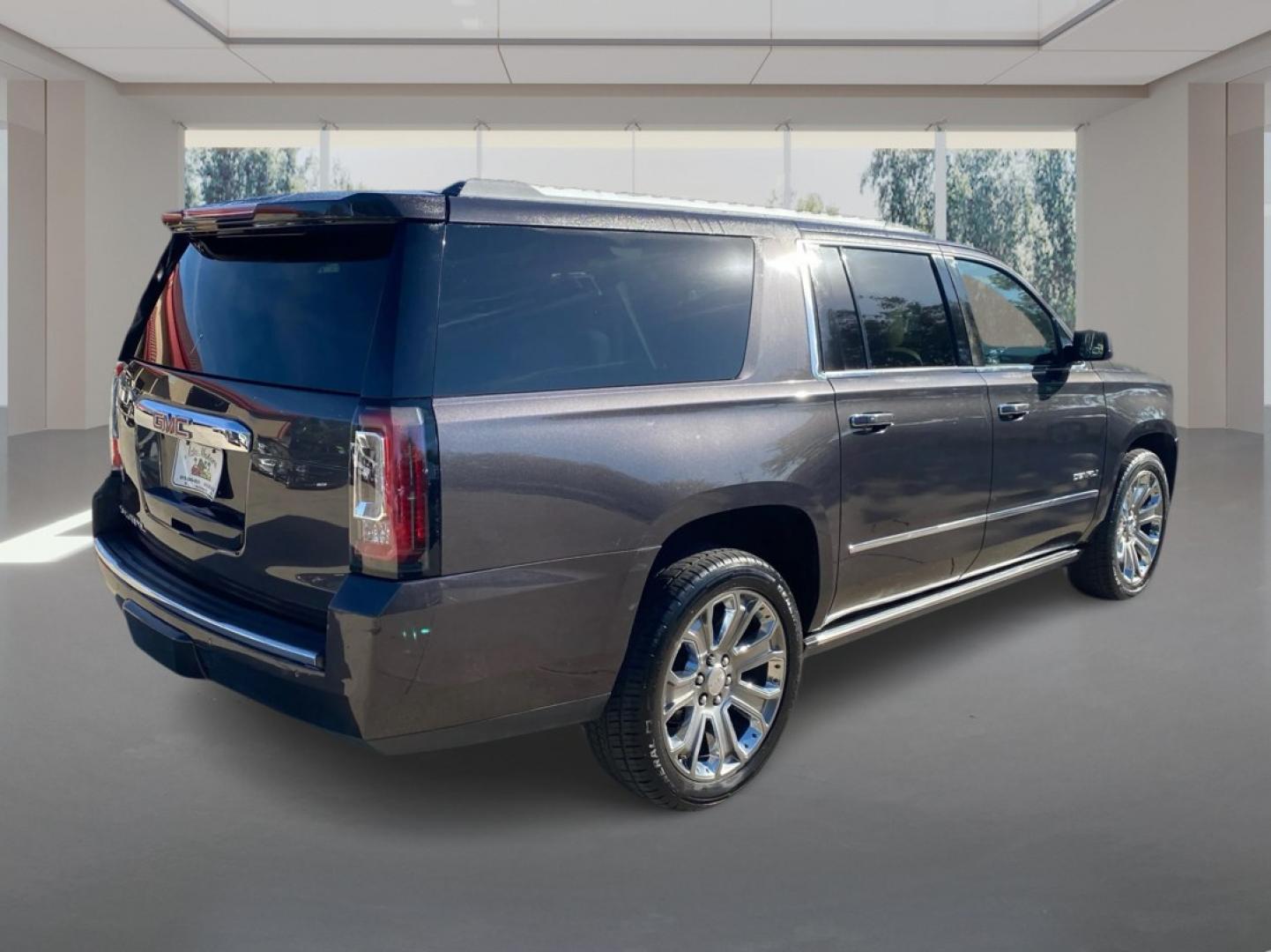 2016 BLACK GMC YUKON XL DENALI (1GKS2HKJ2GR) with an 6.2L engine, Automatic transmission, located at 908 SE 14th Street, Des Moines, IA, 50317, (515) 281-0330, 41.580303, -93.597046- Photo#2