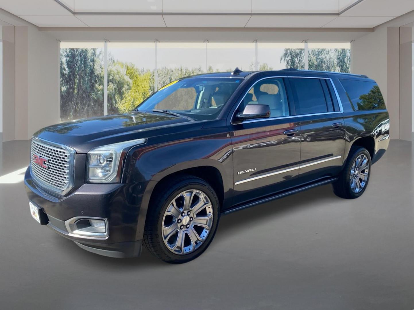 2016 BLACK GMC YUKON XL DENALI (1GKS2HKJ2GR) with an 6.2L engine, Automatic transmission, located at 908 SE 14th Street, Des Moines, IA, 50317, (515) 281-0330, 41.580303, -93.597046- Photo#7