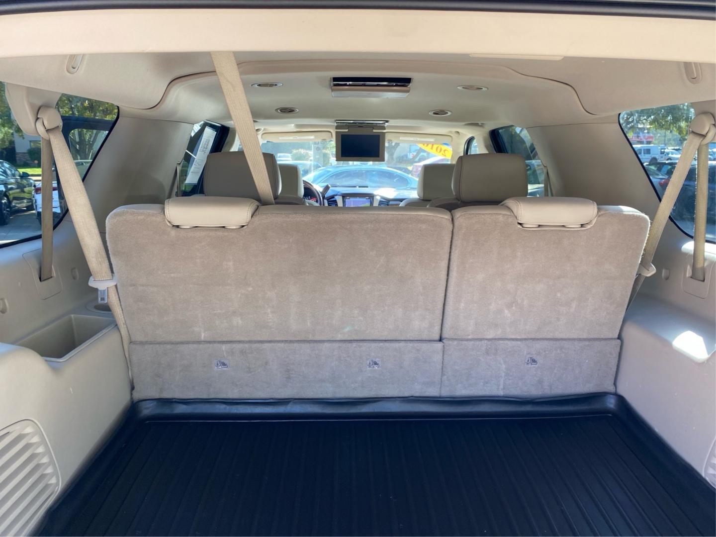 2016 BLACK GMC YUKON XL DENALI (1GKS2HKJ2GR) with an 6.2L engine, Automatic transmission, located at 908 SE 14th Street, Des Moines, IA, 50317, (515) 281-0330, 41.580303, -93.597046- Photo#12