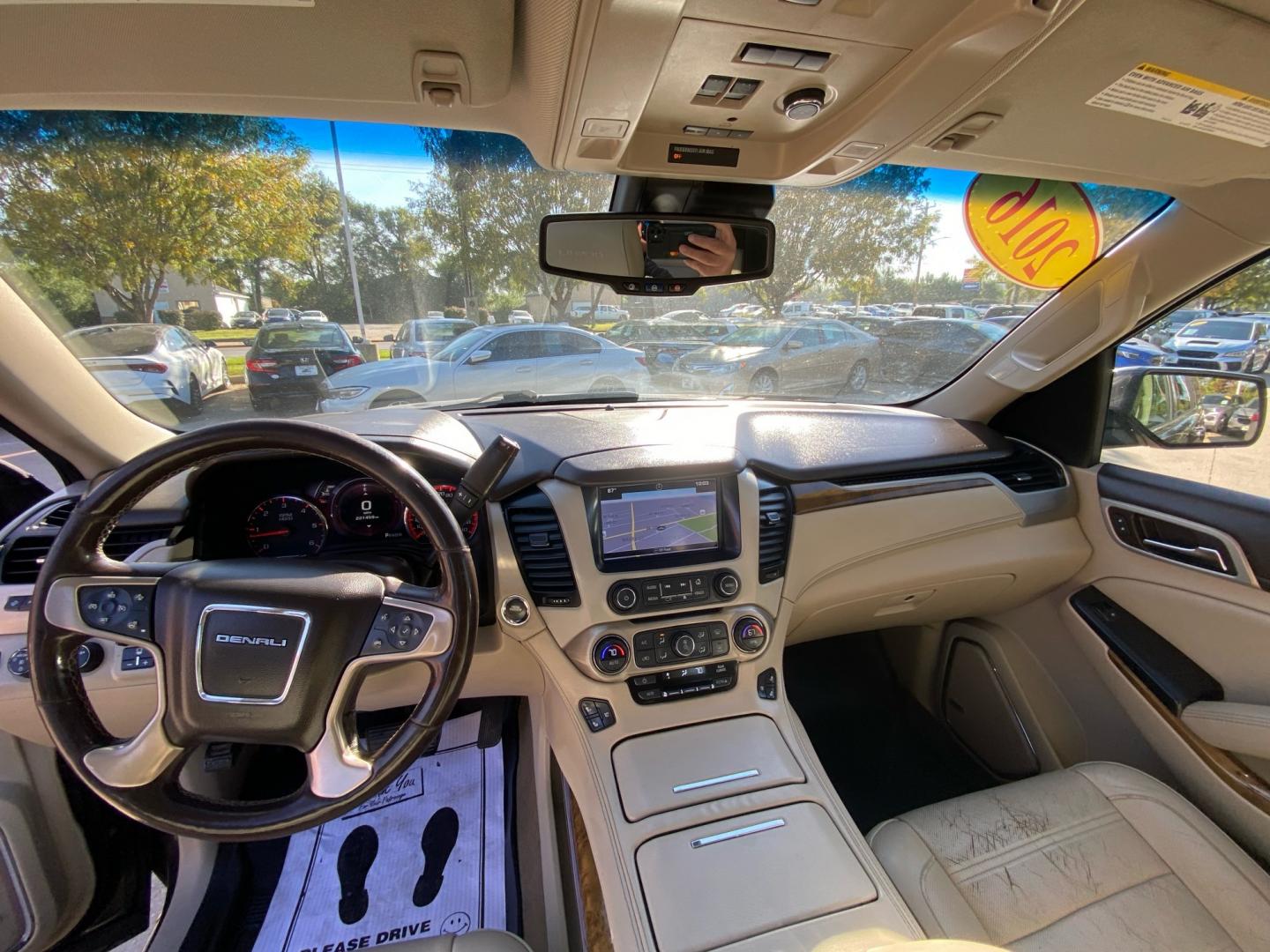 2016 BLACK GMC YUKON XL DENALI (1GKS2HKJ2GR) with an 6.2L engine, Automatic transmission, located at 908 SE 14th Street, Des Moines, IA, 50317, (515) 281-0330, 41.580303, -93.597046- Photo#21