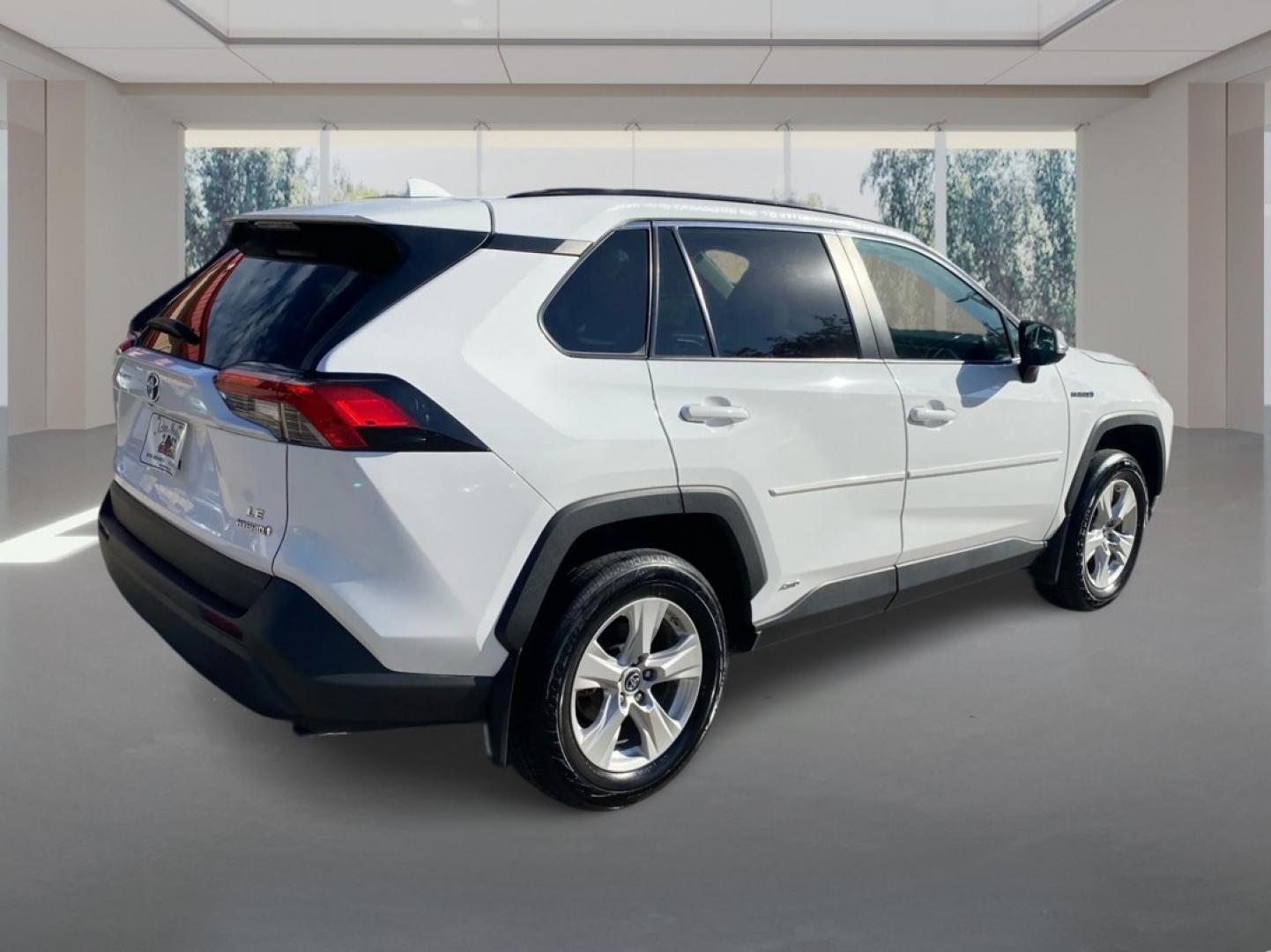 2021 WHITE TOYOTA RAV4 LE (4T3M6RFV2MU) with an 2.5L engine, Automatic transmission, located at 908 SE 14th Street, Des Moines, IA, 50317, (515) 281-0330, 41.580303, -93.597046- Photo#2
