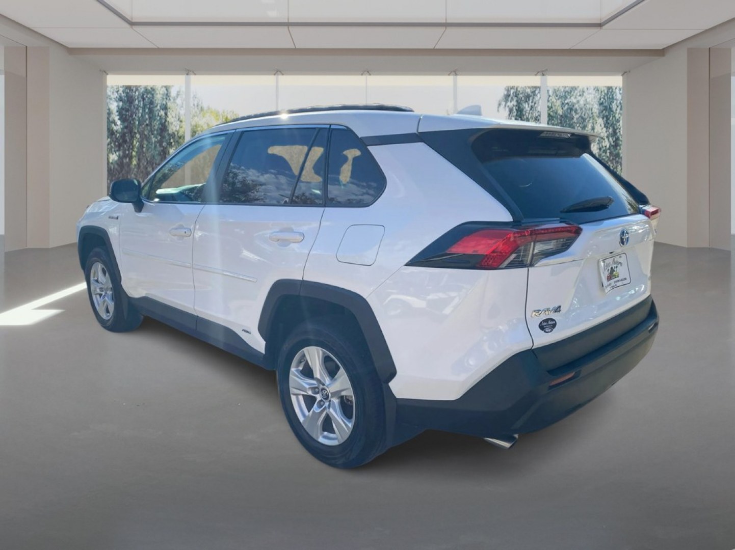 2021 WHITE TOYOTA RAV4 LE (4T3M6RFV2MU) with an 2.5L engine, Automatic transmission, located at 908 SE 14th Street, Des Moines, IA, 50317, (515) 281-0330, 41.580303, -93.597046- Photo#4