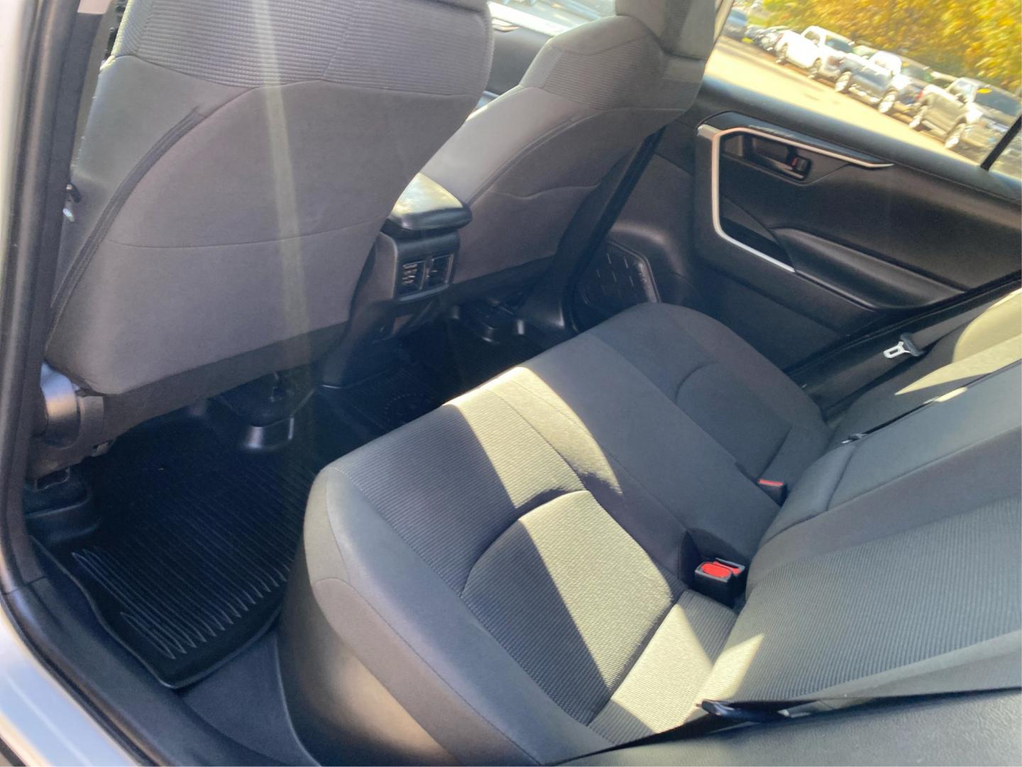 2021 WHITE TOYOTA RAV4 LE (4T3M6RFV2MU) with an 2.5L engine, Automatic transmission, located at 908 SE 14th Street, Des Moines, IA, 50317, (515) 281-0330, 41.580303, -93.597046- Photo#9
