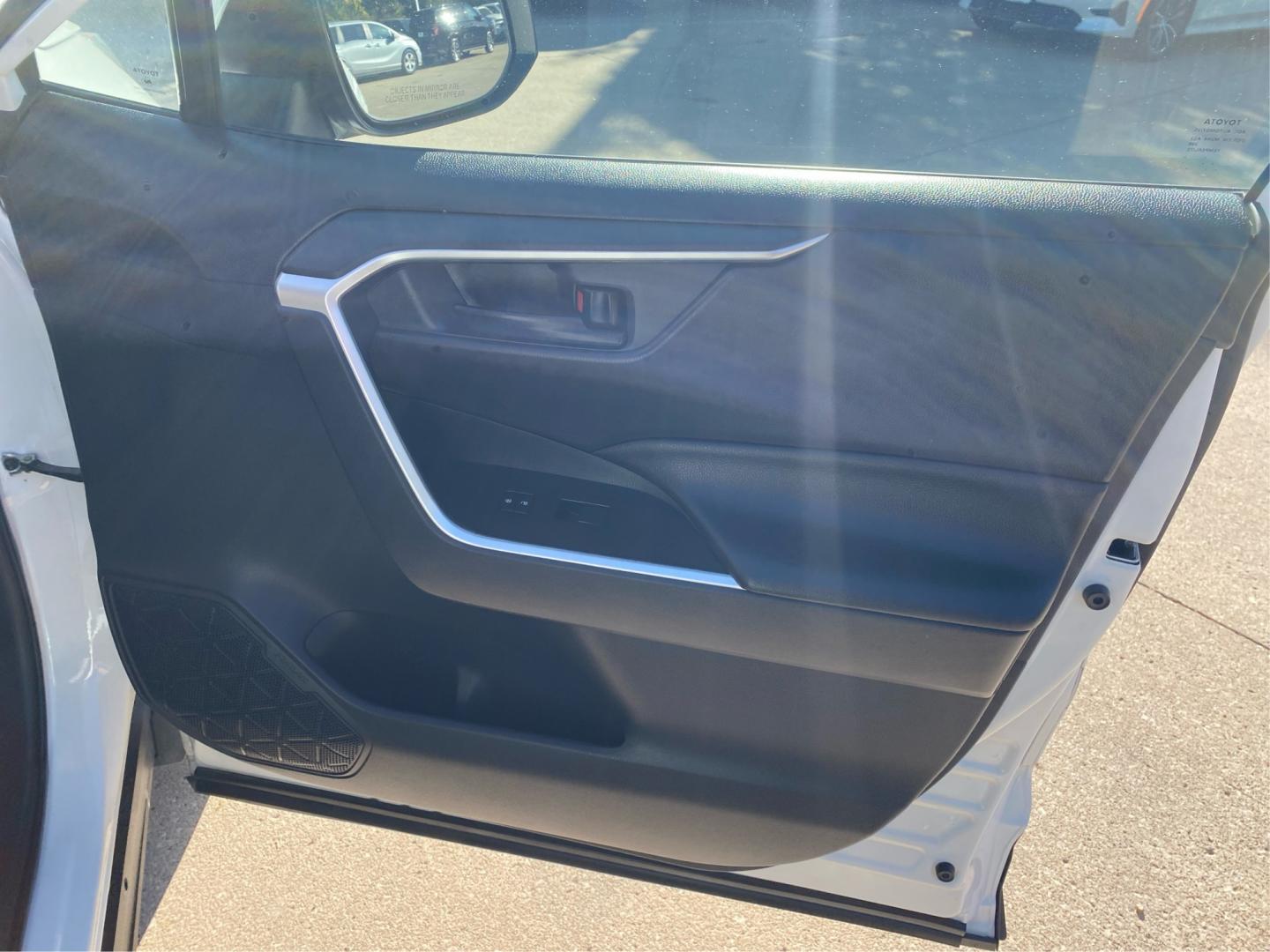 2021 WHITE TOYOTA RAV4 LE (4T3M6RFV2MU) with an 2.5L engine, Automatic transmission, located at 908 SE 14th Street, Des Moines, IA, 50317, (515) 281-0330, 41.580303, -93.597046- Photo#20