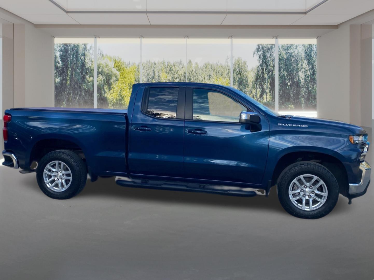 2019 BLUE CHEVROLET SILVERADO 1500 LT (1GCRYDED1KZ) with an 5.3L engine, Automatic transmission, located at 908 SE 14th Street, Des Moines, IA, 50317, (515) 281-0330, 41.580303, -93.597046- Photo#1