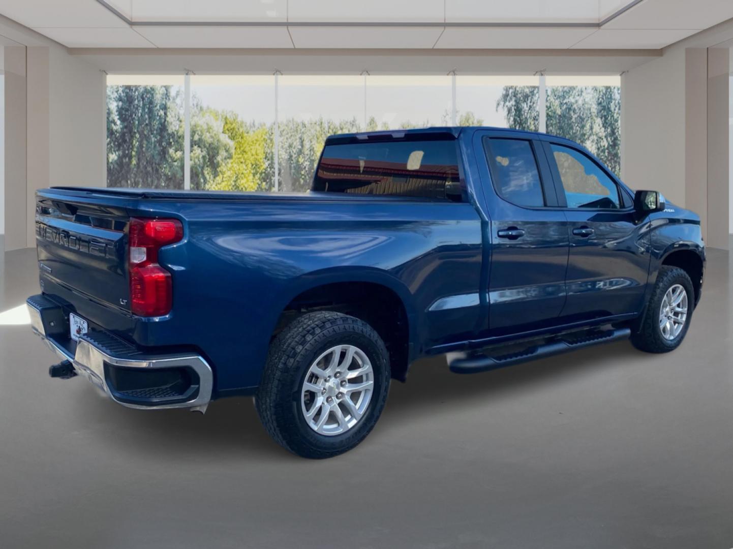 2019 BLUE CHEVROLET SILVERADO 1500 LT (1GCRYDED1KZ) with an 5.3L engine, Automatic transmission, located at 908 SE 14th Street, Des Moines, IA, 50317, (515) 281-0330, 41.580303, -93.597046- Photo#2