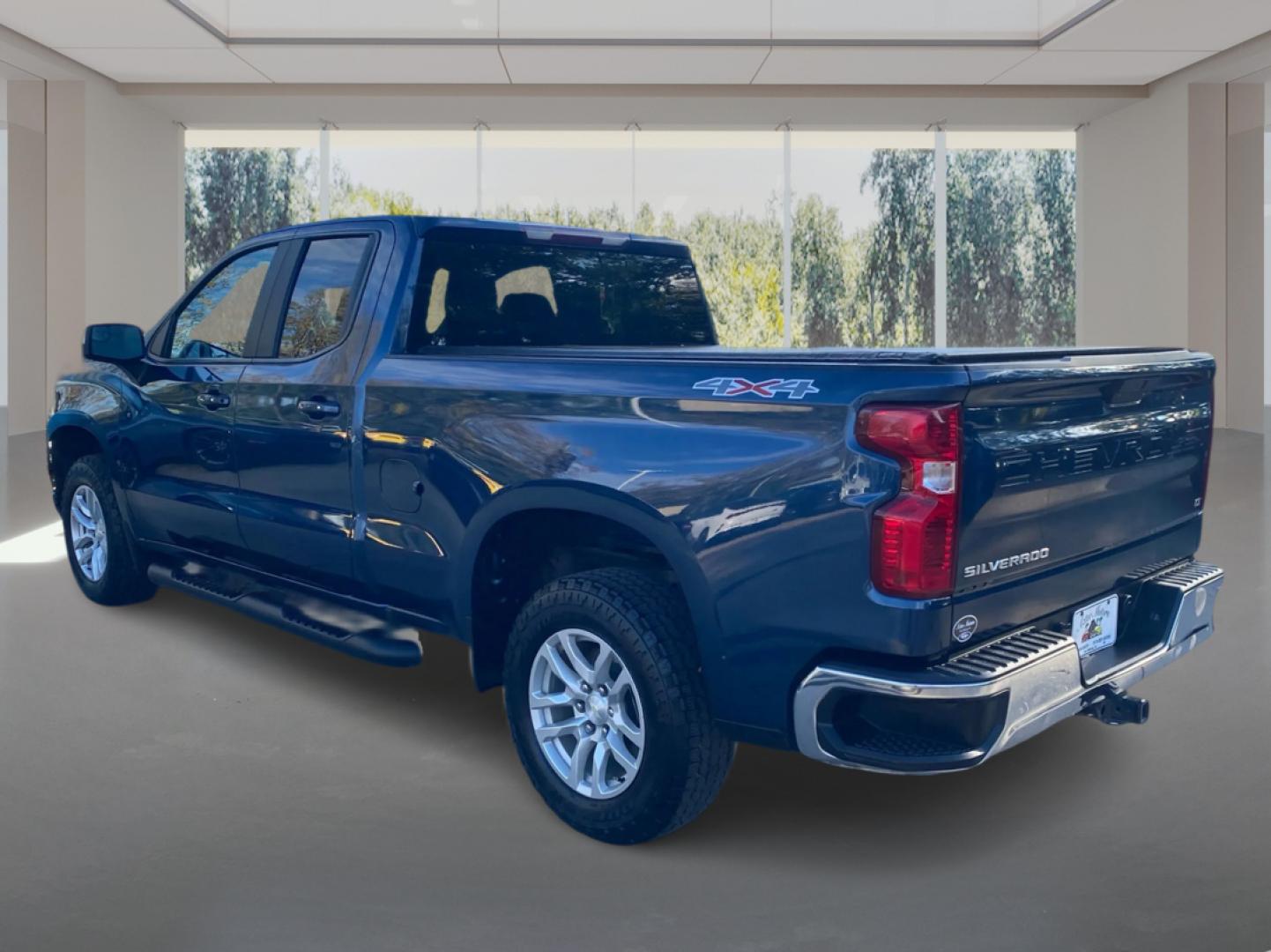 2019 BLUE CHEVROLET SILVERADO 1500 LT (1GCRYDED1KZ) with an 5.3L engine, Automatic transmission, located at 908 SE 14th Street, Des Moines, IA, 50317, (515) 281-0330, 41.580303, -93.597046- Photo#4