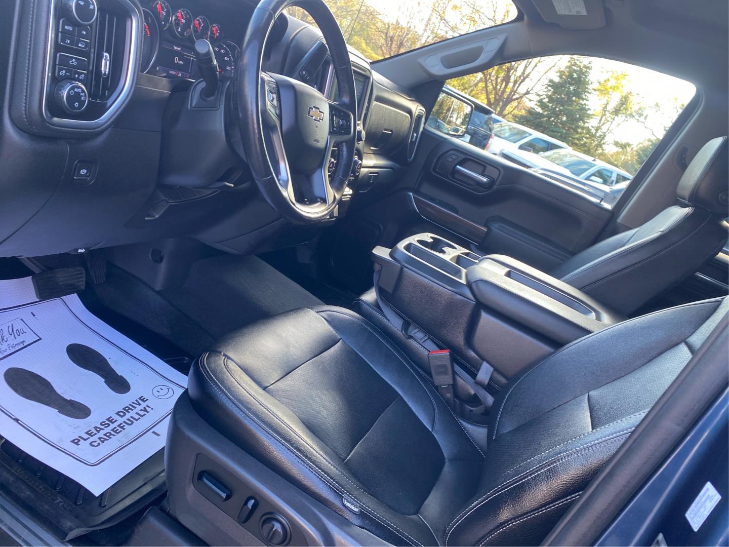 2019 BLUE CHEVROLET SILVERADO 1500 LT (1GCRYDED1KZ) with an 5.3L engine, Automatic transmission, located at 908 SE 14th Street, Des Moines, IA, 50317, (515) 281-0330, 41.580303, -93.597046- Photo#8