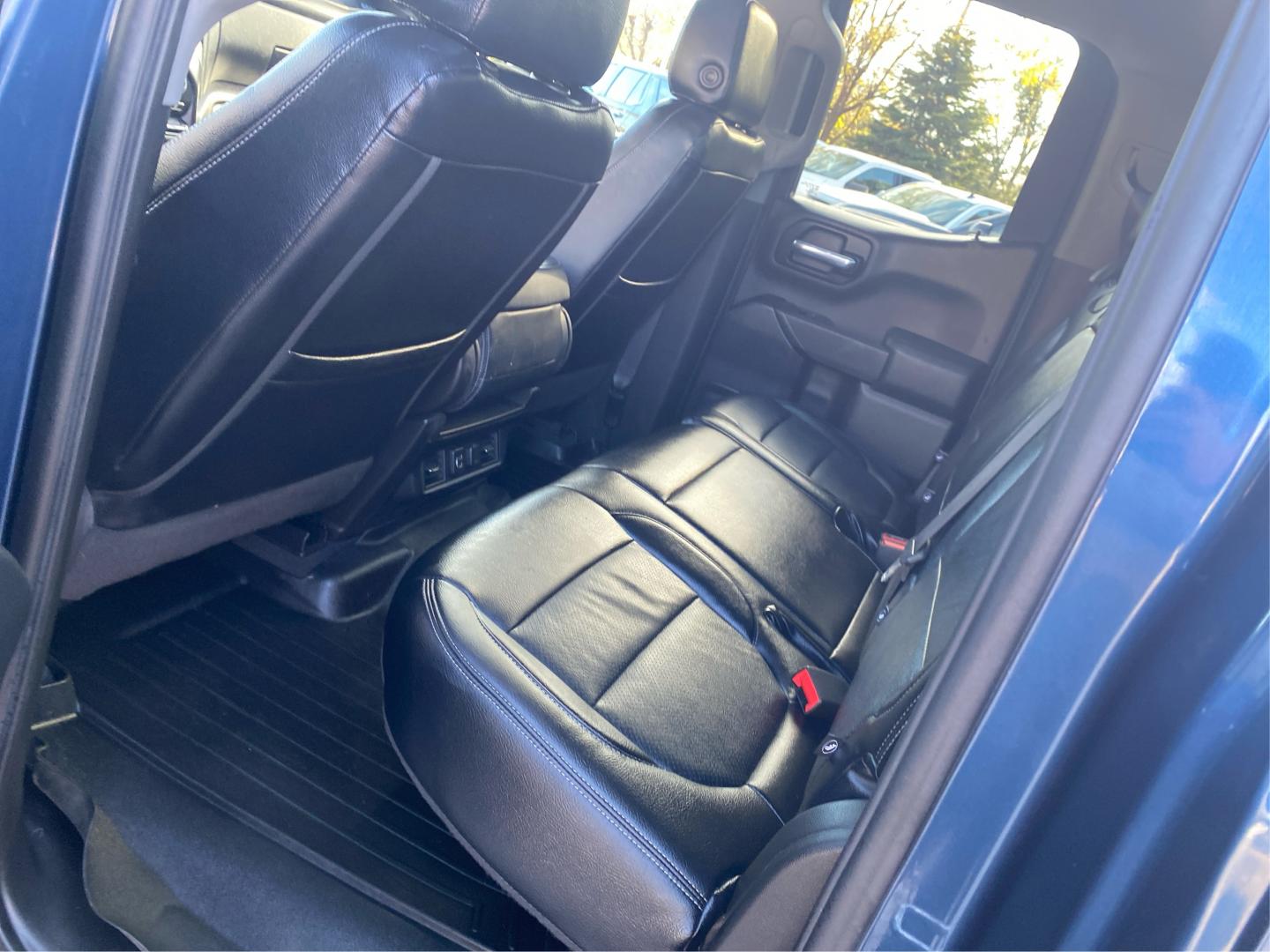 2019 BLUE CHEVROLET SILVERADO 1500 LT (1GCRYDED1KZ) with an 5.3L engine, Automatic transmission, located at 908 SE 14th Street, Des Moines, IA, 50317, (515) 281-0330, 41.580303, -93.597046- Photo#9