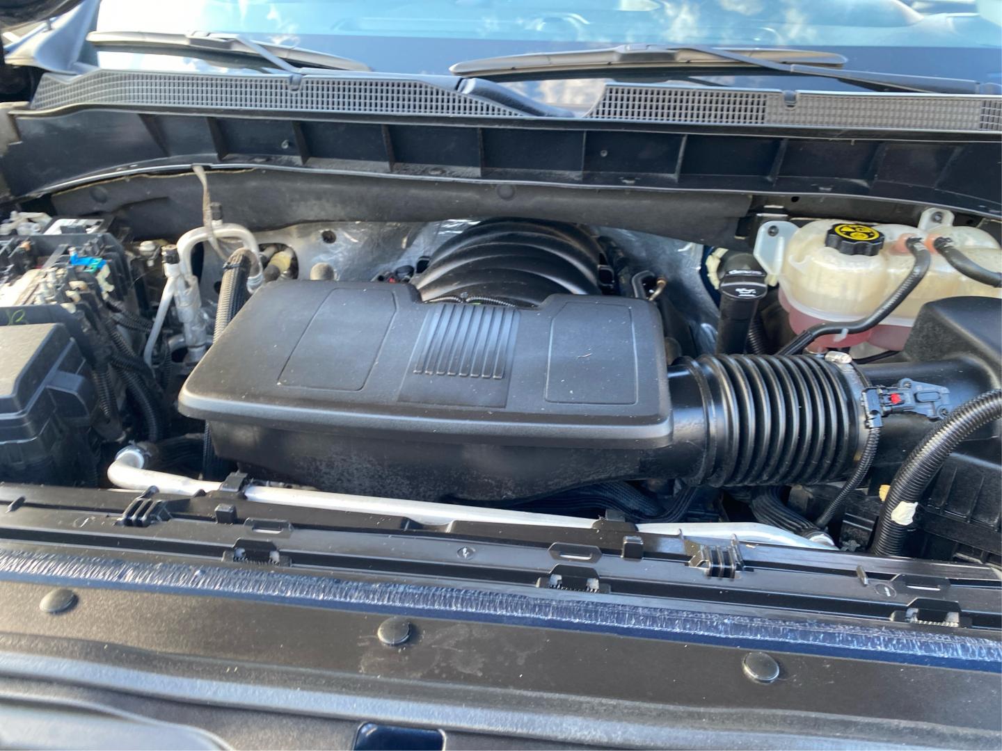 2019 BLUE CHEVROLET SILVERADO 1500 LT (1GCRYDED1KZ) with an 5.3L engine, Automatic transmission, located at 908 SE 14th Street, Des Moines, IA, 50317, (515) 281-0330, 41.580303, -93.597046- Photo#10