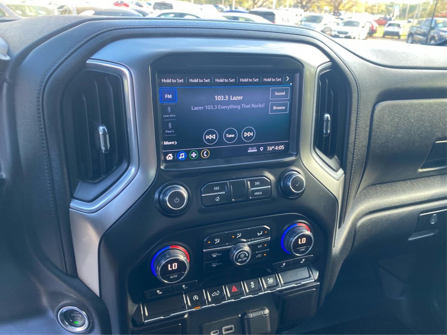 2019 BLUE CHEVROLET SILVERADO 1500 LT (1GCRYDED1KZ) with an 5.3L engine, Automatic transmission, located at 908 SE 14th Street, Des Moines, IA, 50317, (515) 281-0330, 41.580303, -93.597046- Photo#12