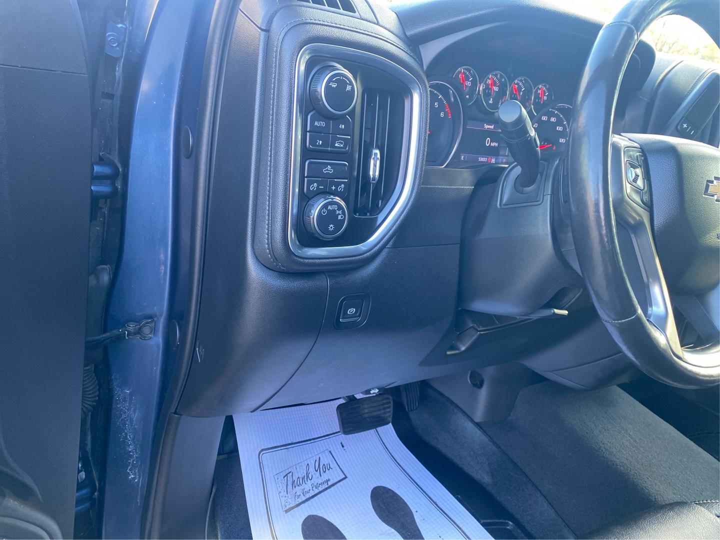 2019 BLUE CHEVROLET SILVERADO 1500 LT (1GCRYDED1KZ) with an 5.3L engine, Automatic transmission, located at 908 SE 14th Street, Des Moines, IA, 50317, (515) 281-0330, 41.580303, -93.597046- Photo#16
