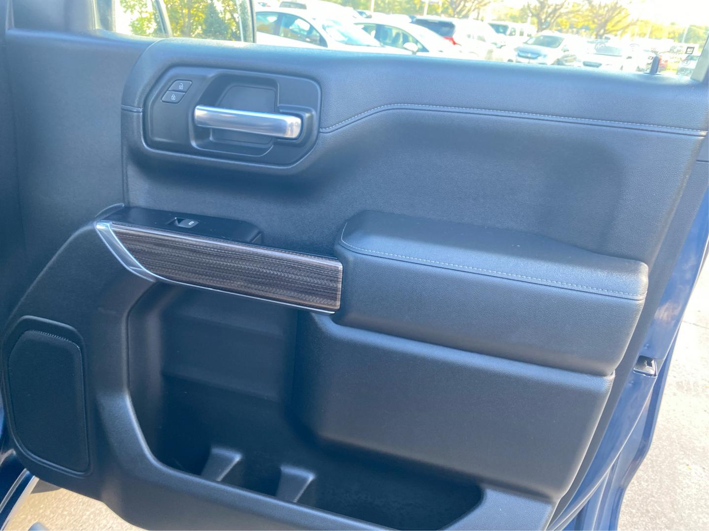 2019 BLUE CHEVROLET SILVERADO 1500 LT (1GCRYDED1KZ) with an 5.3L engine, Automatic transmission, located at 908 SE 14th Street, Des Moines, IA, 50317, (515) 281-0330, 41.580303, -93.597046- Photo#19
